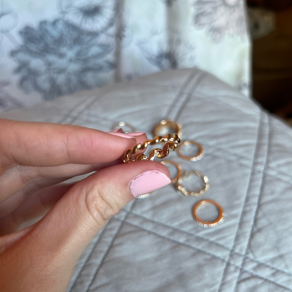 🌟Gold Assorted Rings🌟 - Picture 5 of 12